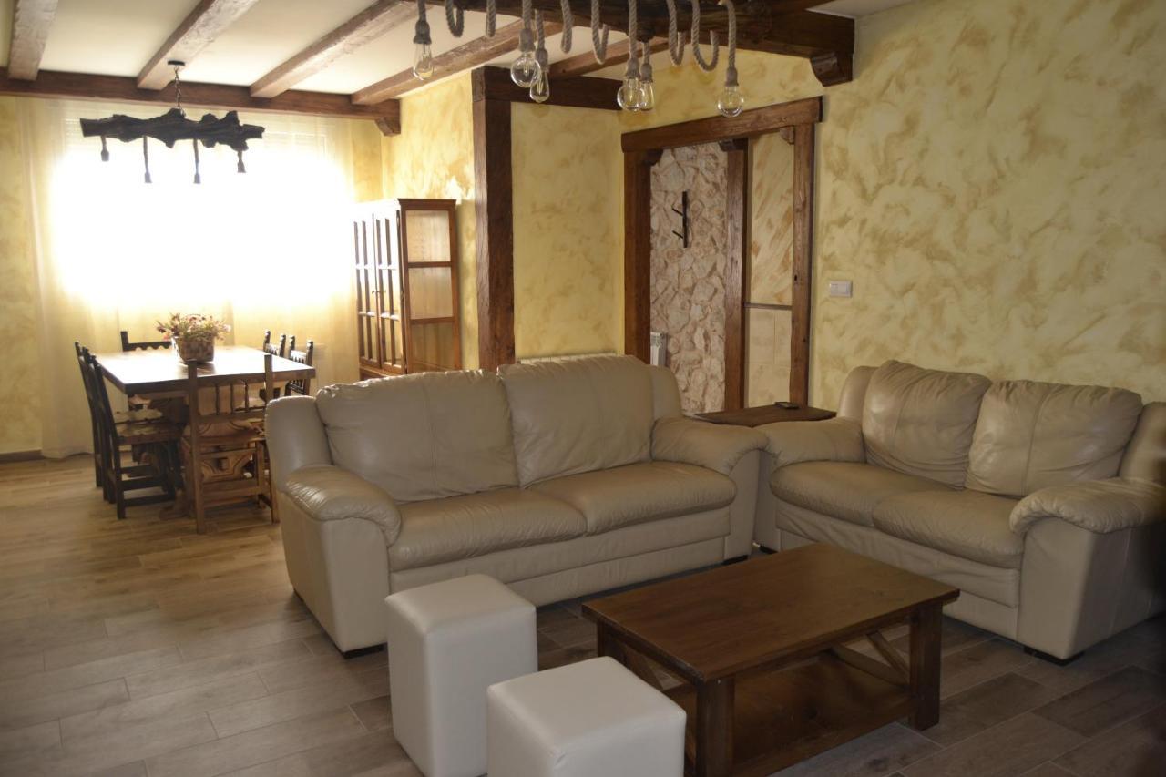 El Capricho De Los Carrascos Juarros de Voltoya ภายนอก รูปภาพ